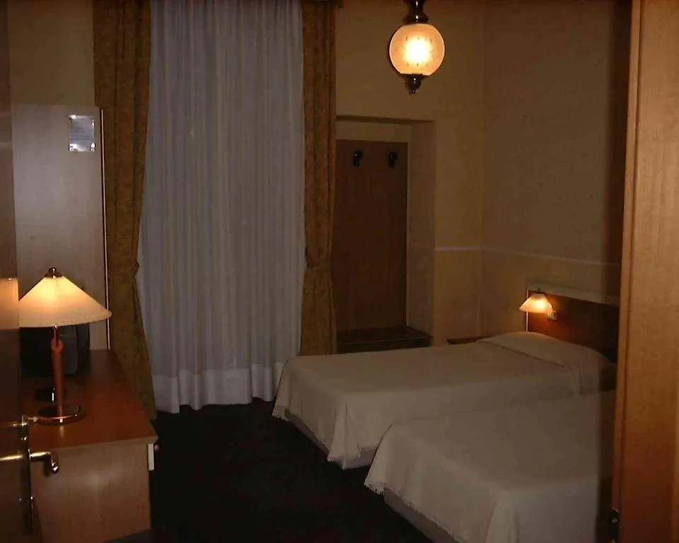 Hotel Johnny Milano 3*,  Italia